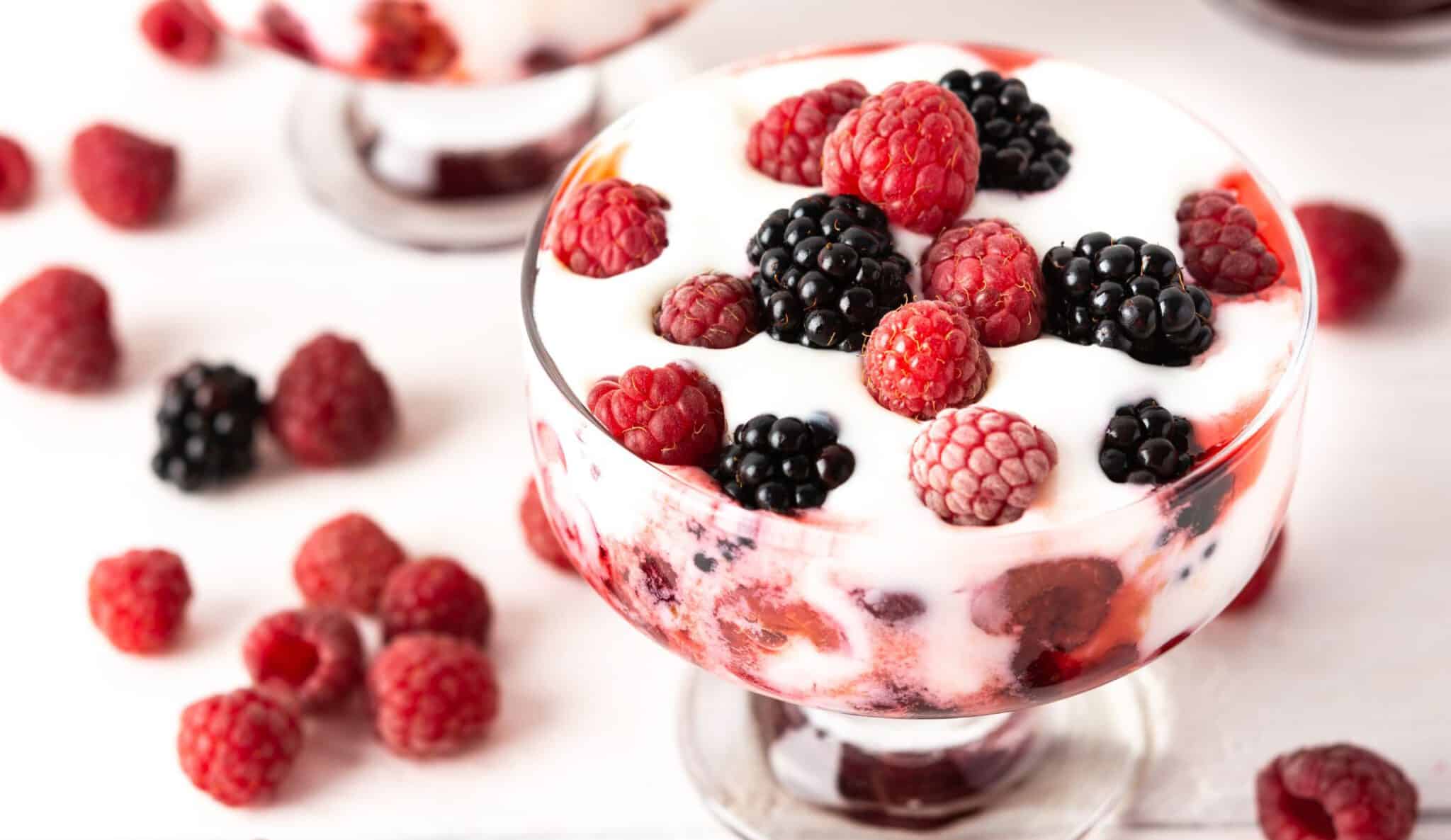 Beeren mit Topfencreme