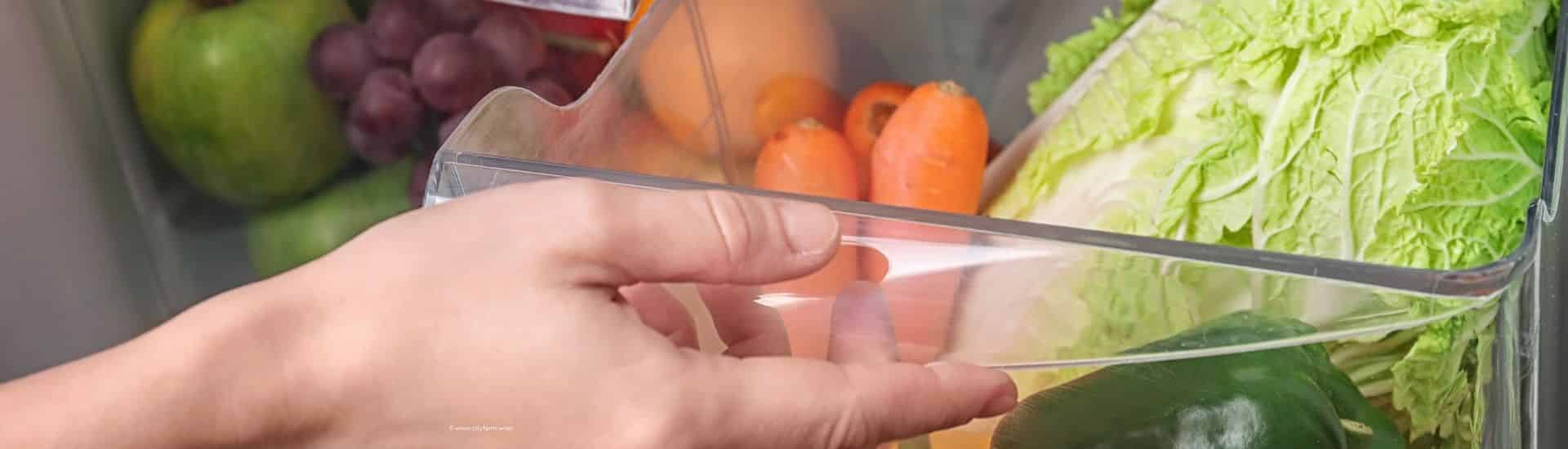 Lebensmittel retten 6 Tipps für die richtige Lagerung von Lebensmitteln - Kühlschrankfach mit Gemüse und Obst