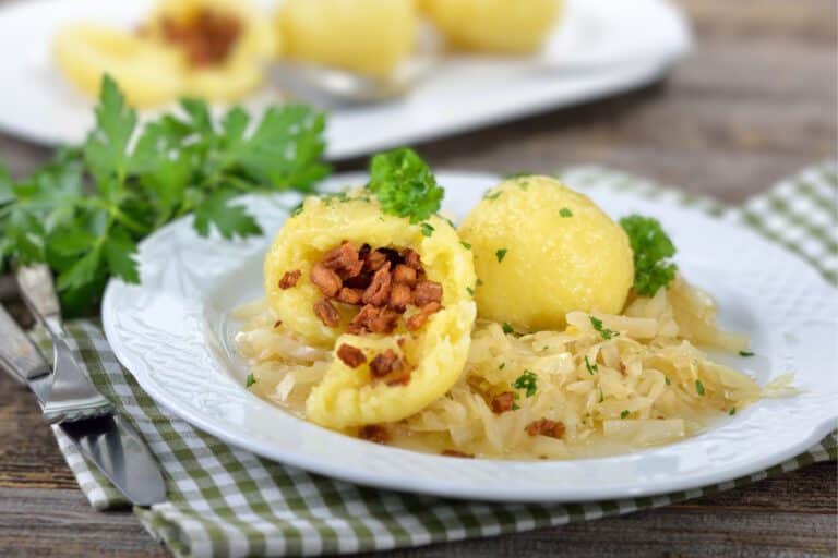 Grammelknödel mit Kraut